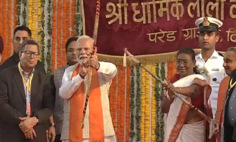 Dussehra: President Murmu and PM Modi performed Ravana Dahan in Delhi.