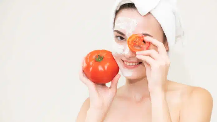 Benefits of applying tomato on the face