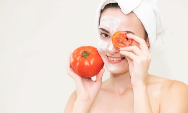Benefits of applying tomato on the face