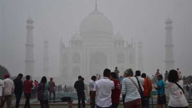 Fog engulfs Taj Mahal