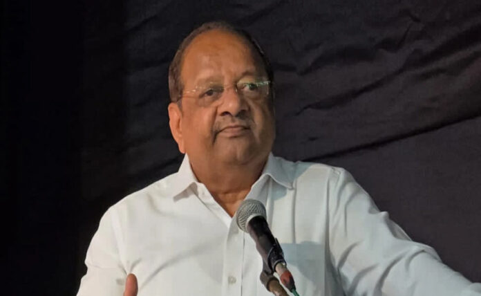 Another blow to BJP, former MP Gopal Shetty filed nomination as an independent.