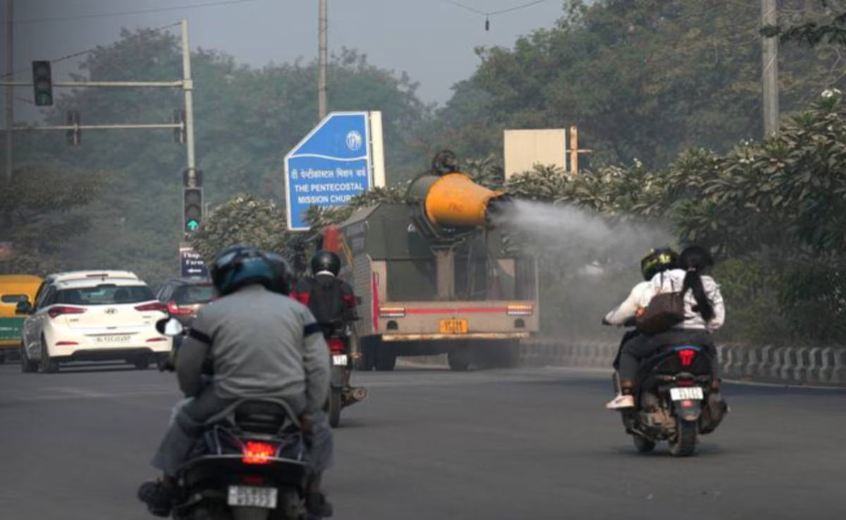 To reduce pollution in Delhi, Metro will make 40 additional trips per day.