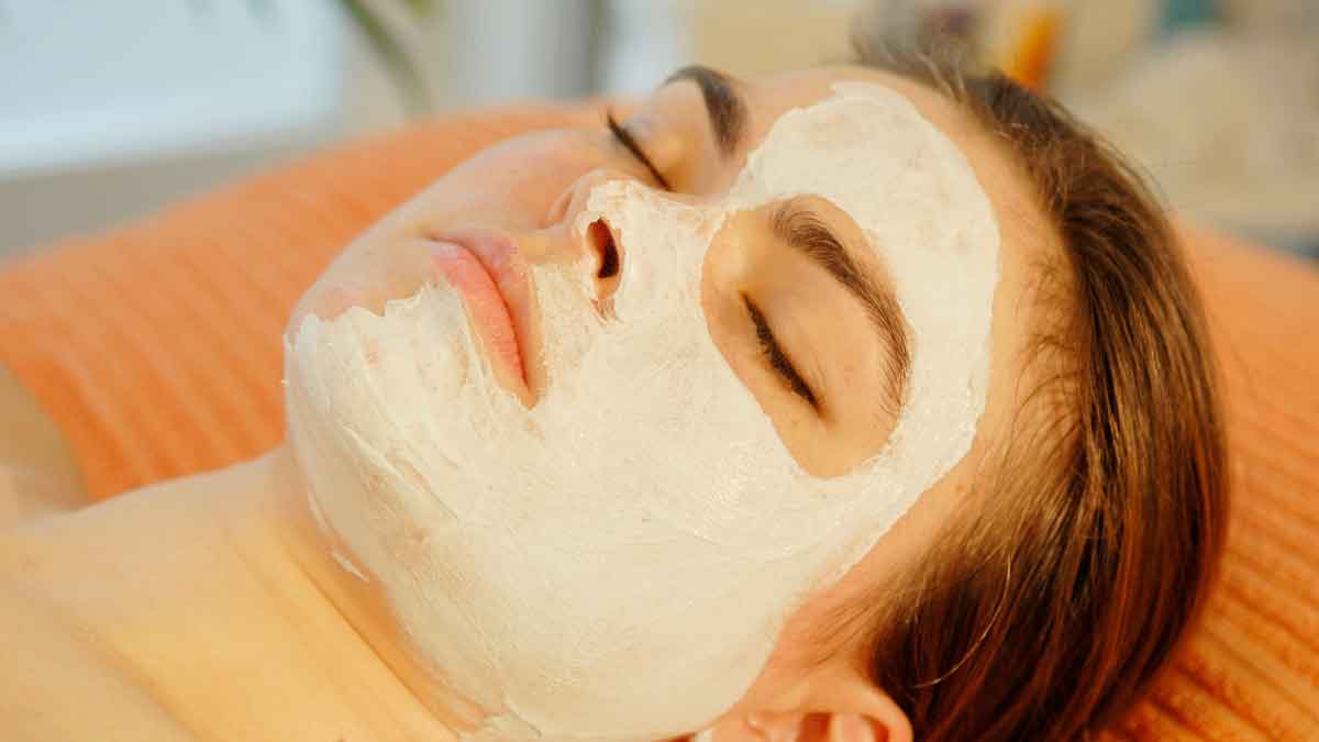 Get parlor-like glow at home Glowing skin in minutes with flour