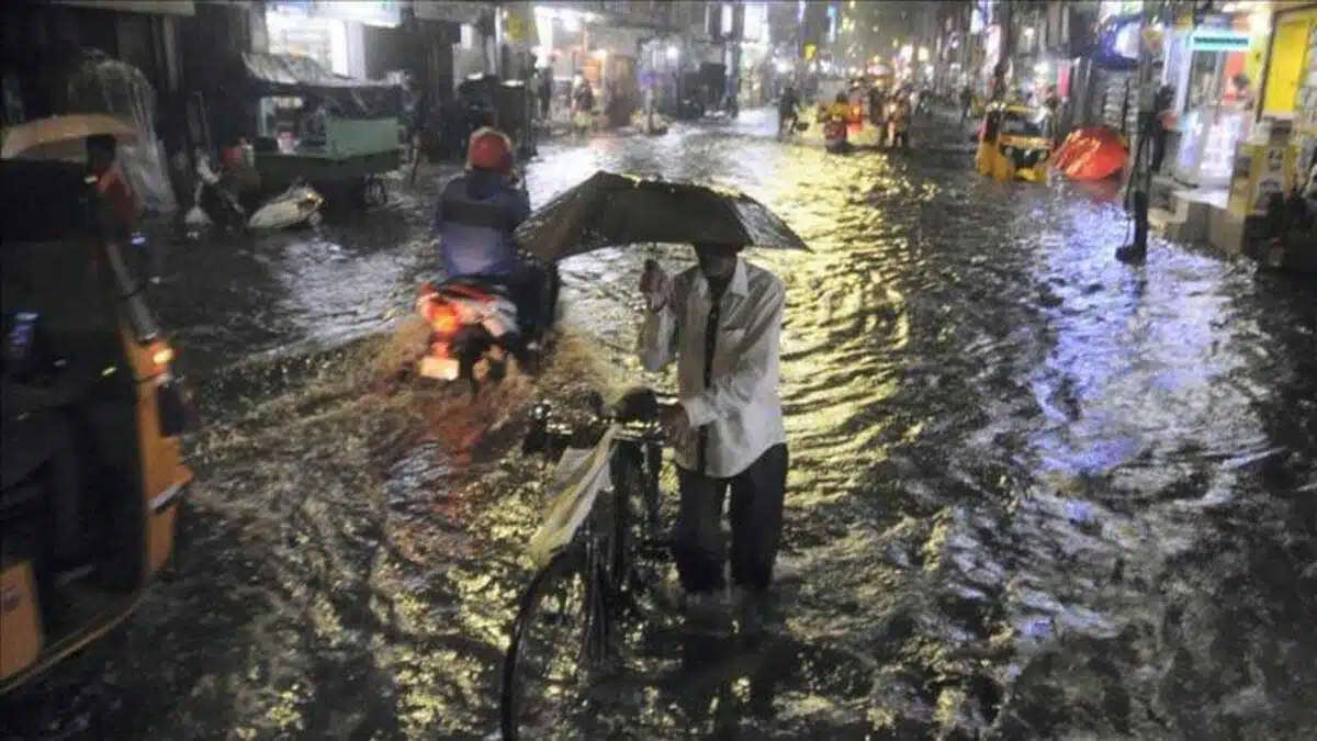 IMD warns of heavy rains and thunderstorms in Tamil Nadu