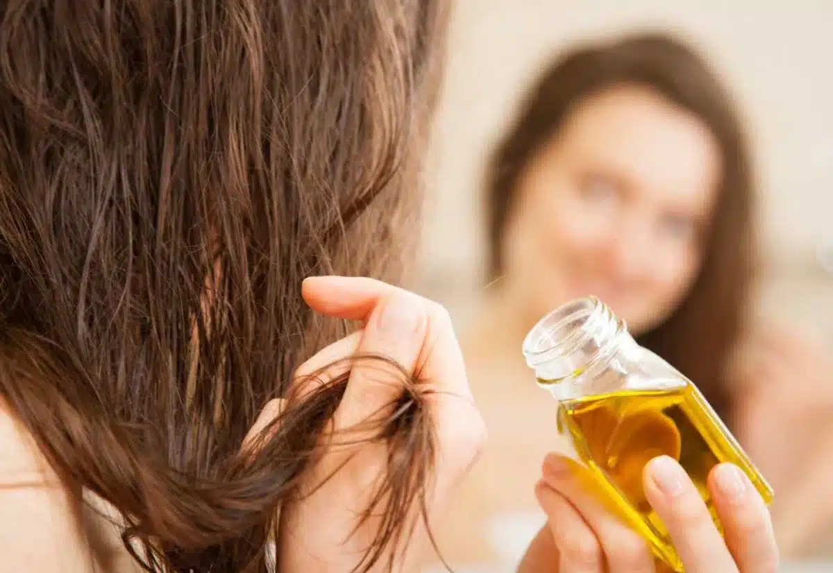 Jojoba Oil: Ways to Use It for Beautiful Skin and Hair