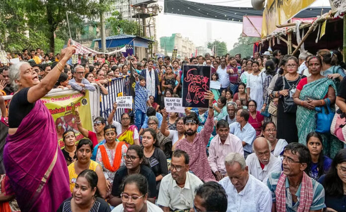 Bengal: Junior doctors end hunger strike after meeting CM Mamata Banerjee