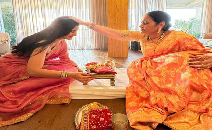 Katrina Kaif looks very beautiful in pink saree on Karwa Chauth