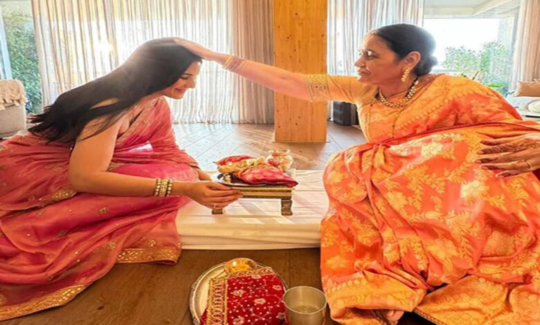 Katrina Kaif looks very beautiful in pink saree on Karwa Chauth