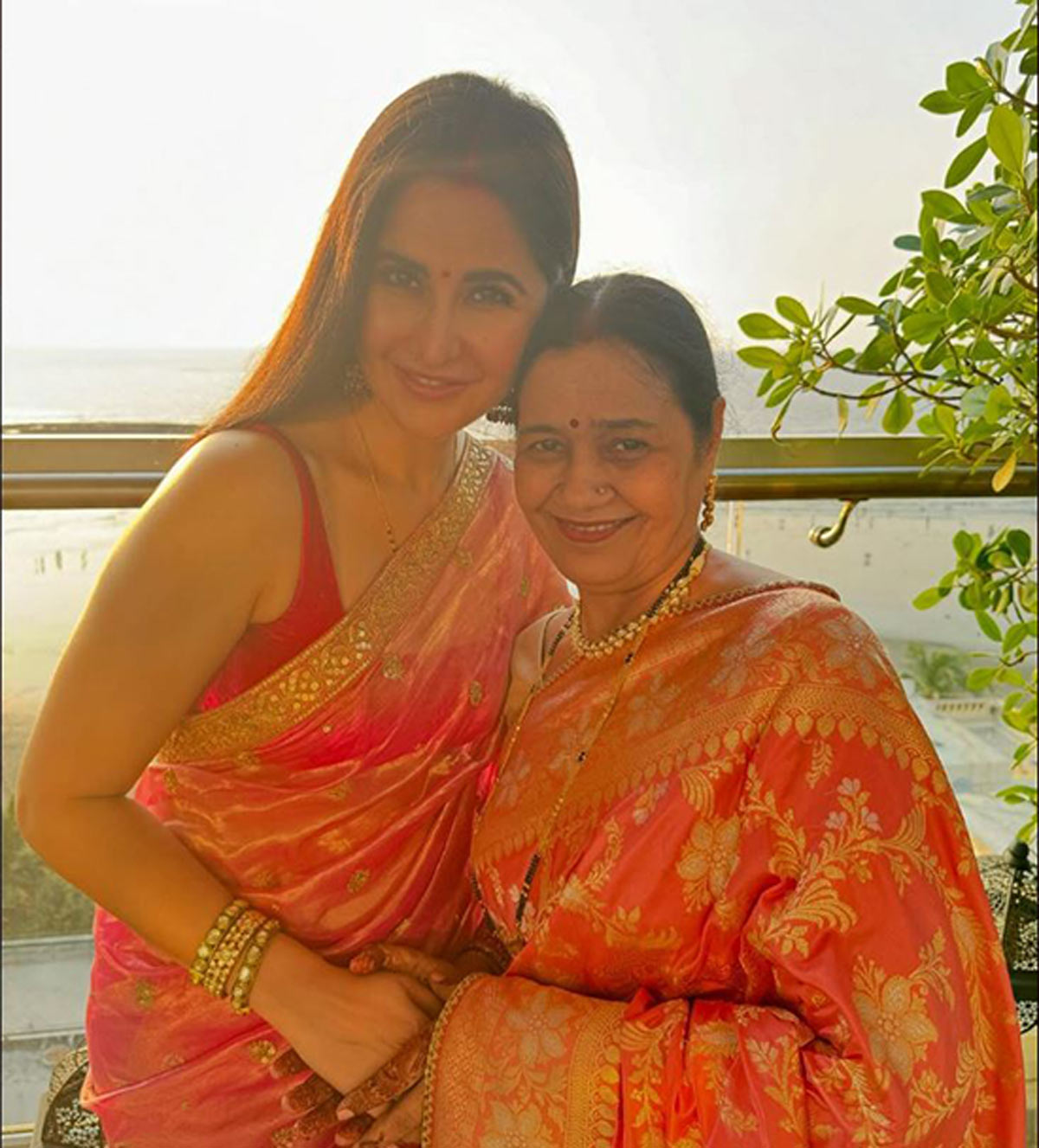 Katrina Kaif looks very beautiful in pink saree on Karwa Chauth