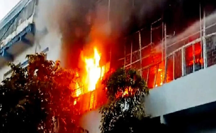 Massive fire breaks out in Kolkata's ESI hospital, one patient dies