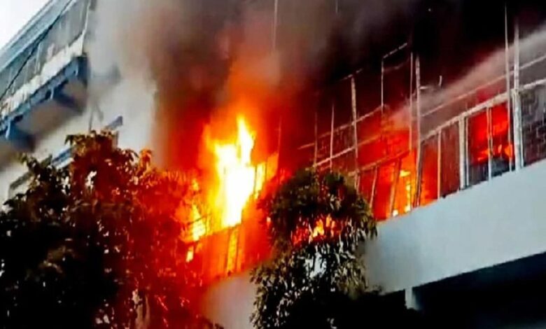 Massive fire breaks out in Kolkata's ESI hospital, one patient dies