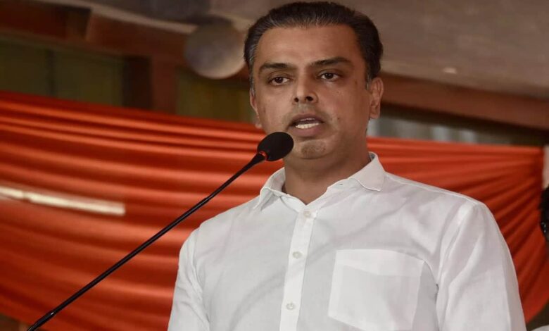 Maharashtra: Milind Deora filed nomination for elections, said- 'There were a lot of expectations from Aditya Thackeray'