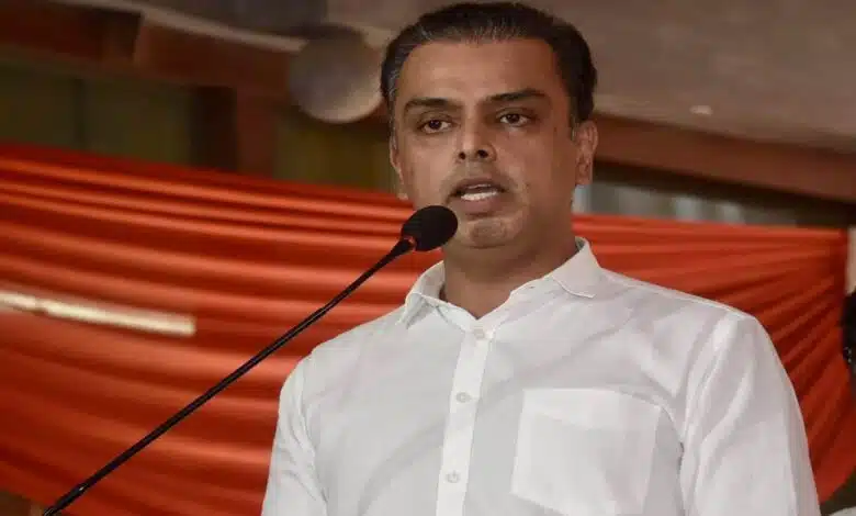 Maharashtra: Milind Deora filed nomination for elections, said- 'There were a lot of expectations from Aditya Thackeray'