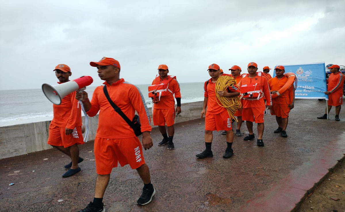 
Cyclone Dana: 6 districts of Bengal and coastal areas of Odisha on 'high alert'