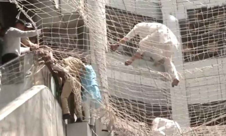 Narhari Jhirwal jumped from Maharashtra's Mantralaya