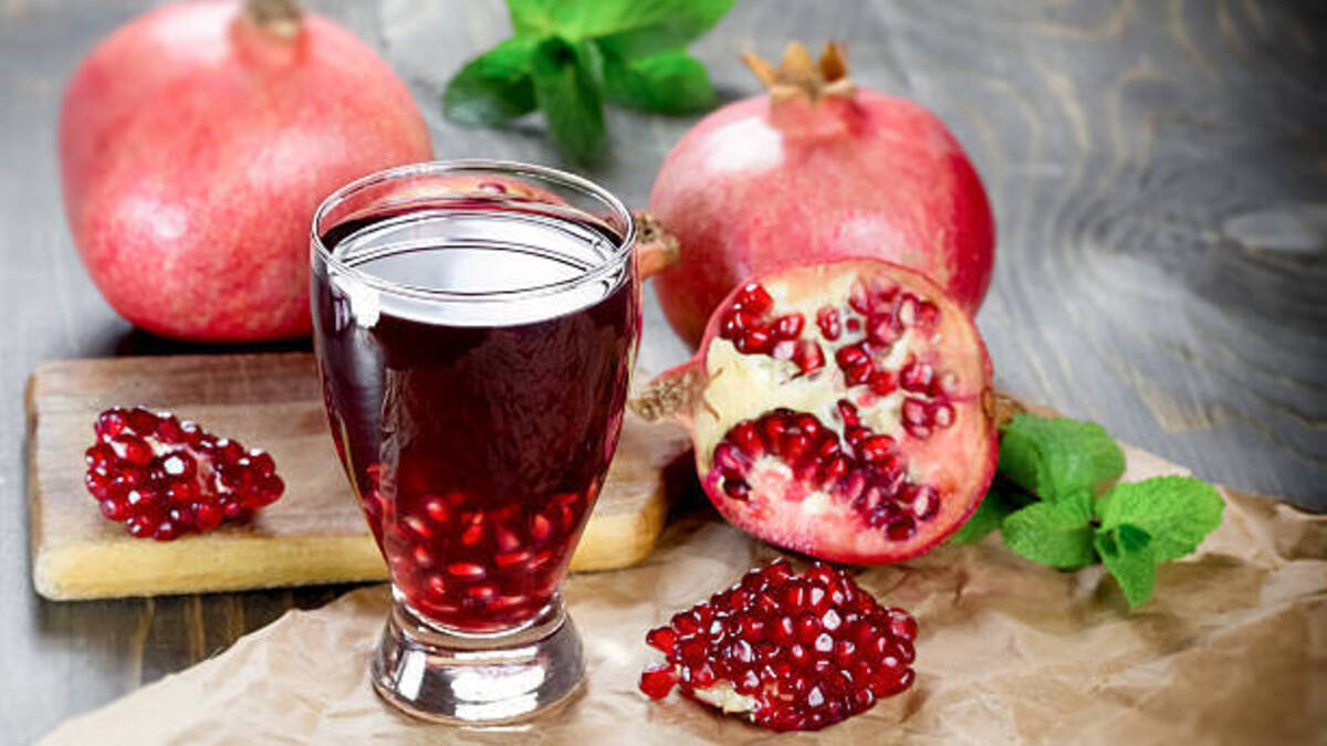 Pomegranate Juice Benefits, Nutritional Information and Uses