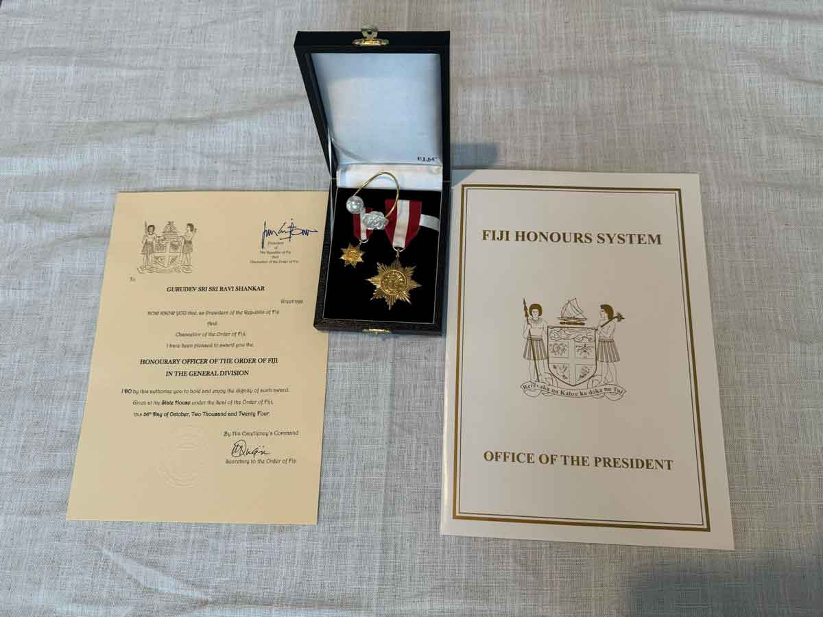 Republic of Fiji honours Sri Sri Ravi Shankar with its highest civilian honour