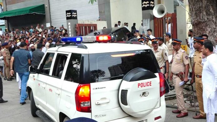 Salman Khan reached Baba Siddiqui's house to pay tribute