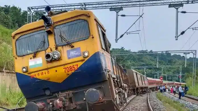 Shalimar Express derail in Maharashtra