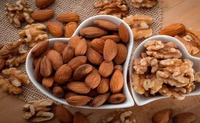 Walnut vs Almond: Which is healthier and how much should be eaten daily?