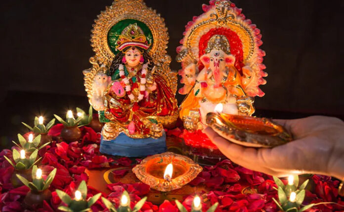 Benefits of worshiping Lakshmi Ganesh on Diwali