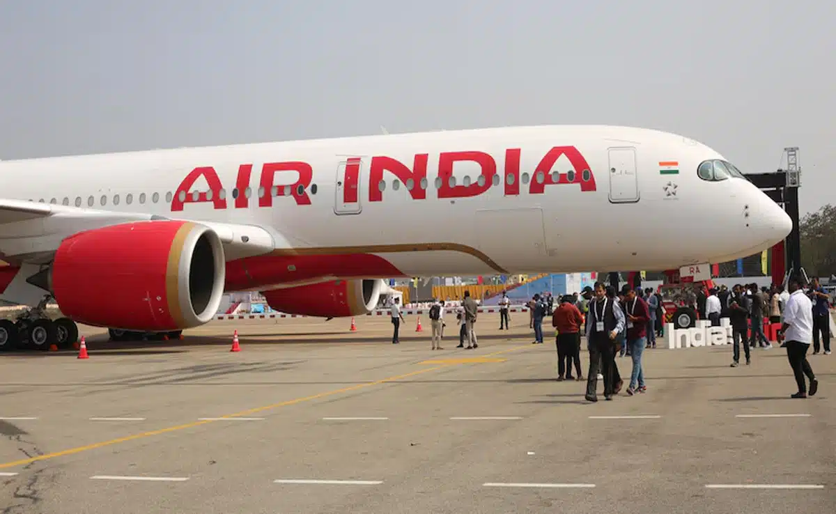 10 planes each of IndiGo and Vistara received bomb threats