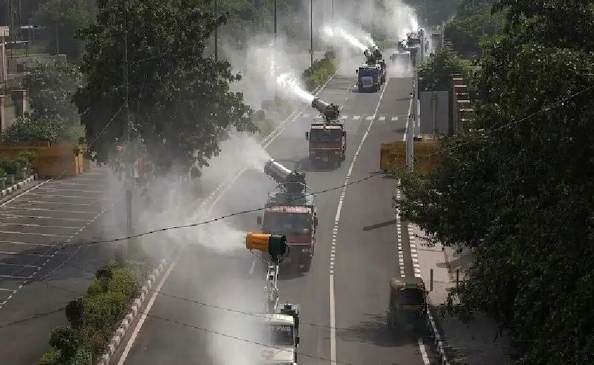 
Delhi: CM Atishi blames 'UP buses' for 'severe' air pollution in Anand Vihar