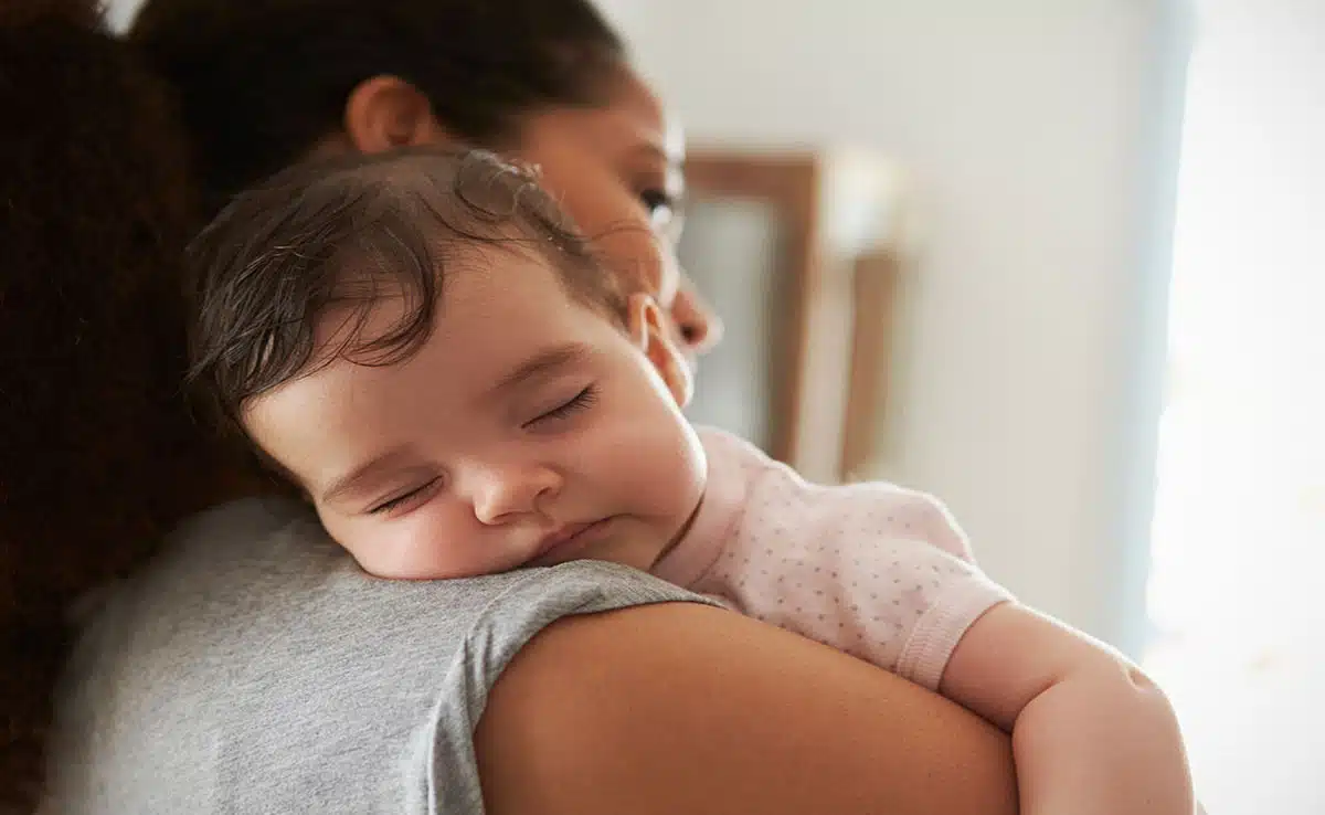 Know the benefits of massage for a newborn baby and the right way to do it.