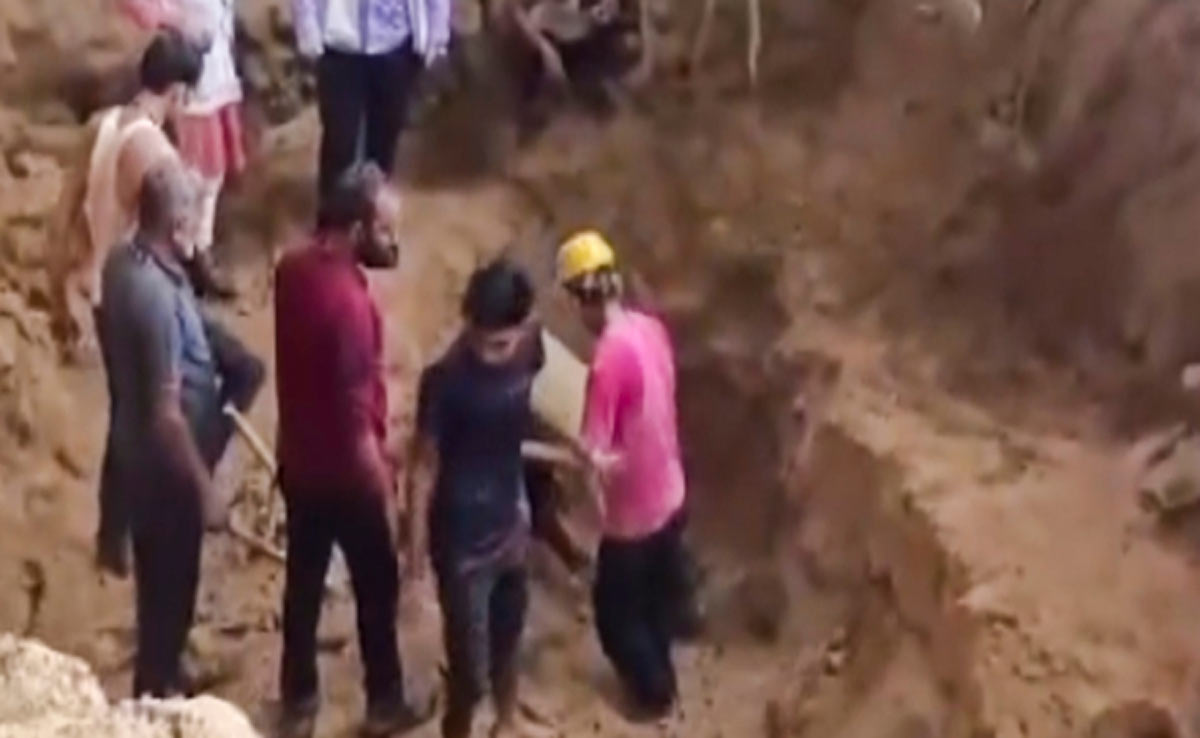 7 laborers died after wall collapsed at a construction site in Gujarat's Mehsana.