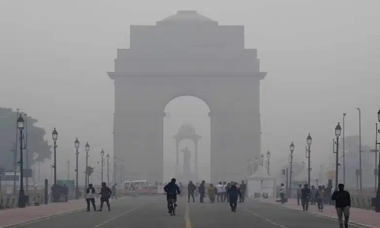 Delhi in the grip of smog, air quality reaches 'very poor' level in many areas