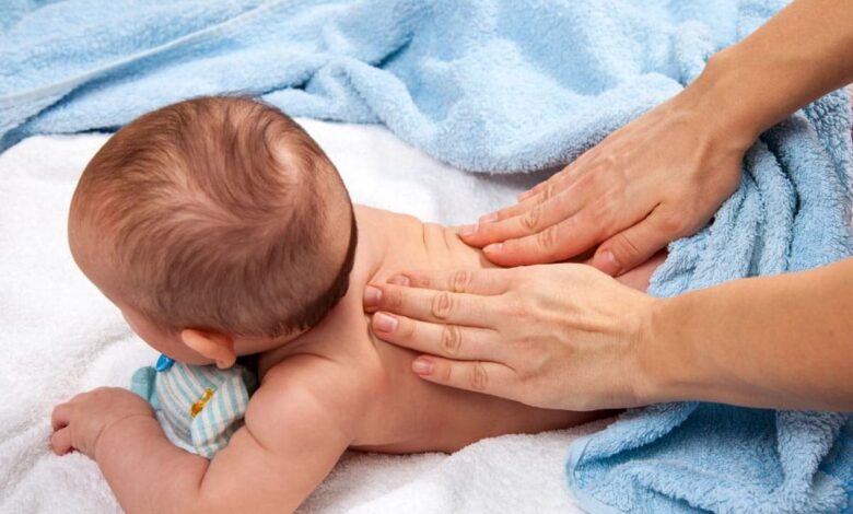 Know the benefits of massage for a newborn baby and the right way to do it.