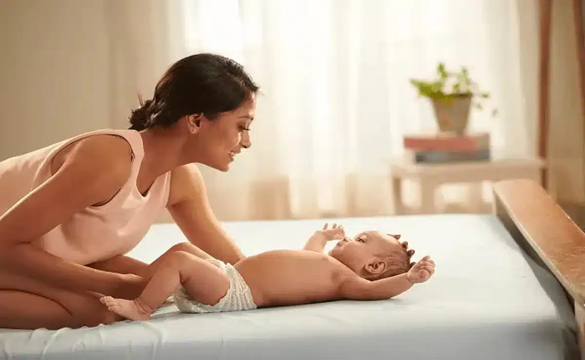 Know the benefits of massage for a newborn baby and the right way to do it.