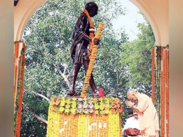 Yogi Adityanath paid floral tributes to Mahatma Gandhi on his 155th birth anniversary