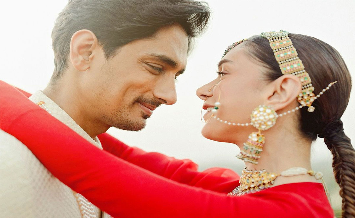 Aditi Rao Hydari and Sidharth share pictures from their Indian wedding