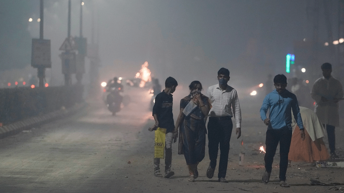 Air quality in Delhi reaches 'severe' category, AQI crosses 400