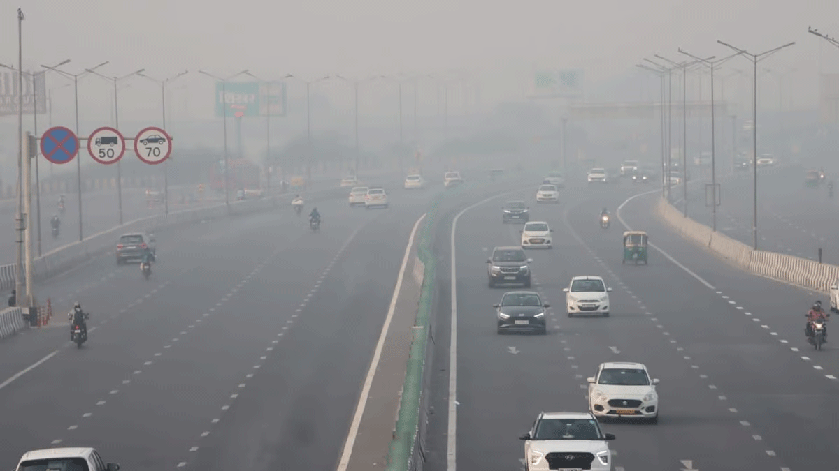 Air quality in Delhi reaches 'severe' category, AQI crosses 400