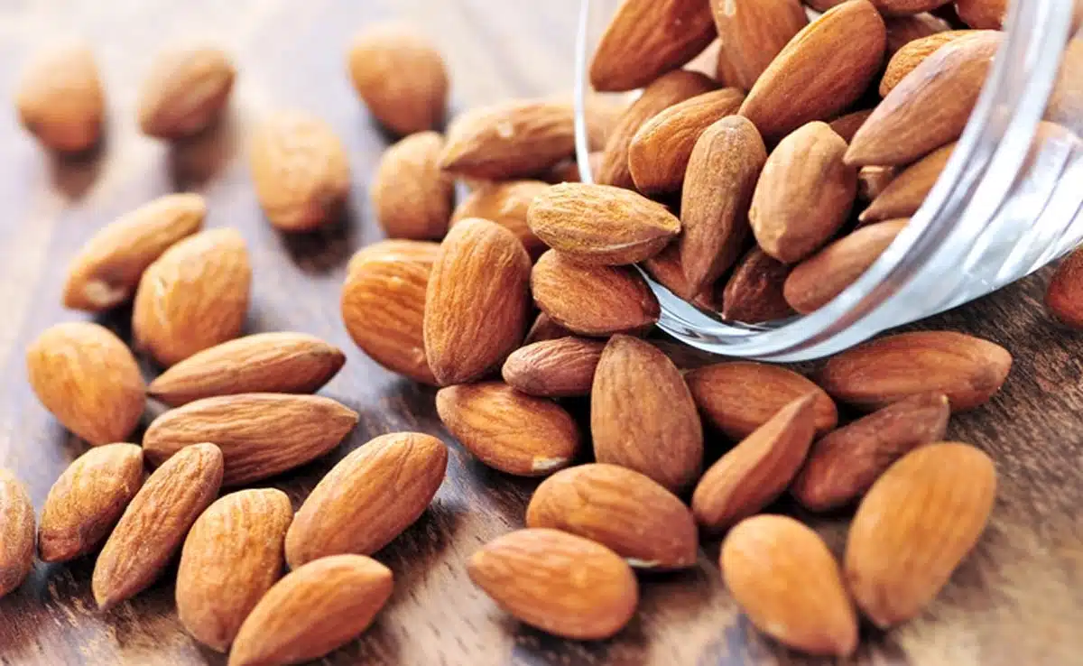 Eating too much Almond can cause these side effects, know how much to eat in a day?