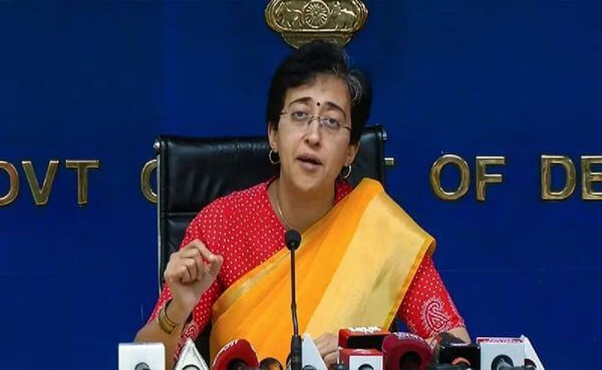 
Atishi targets Center over stubble burning amid air emergency in Delhi