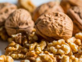 Benefits of eating soaked walnuts daily