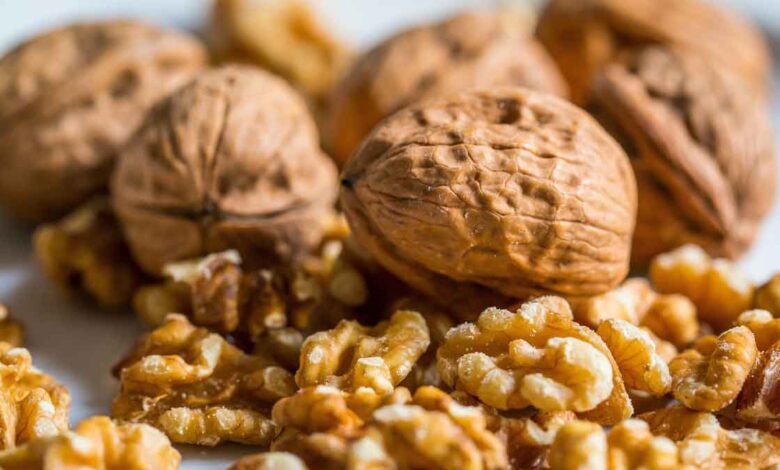 Benefits of eating soaked walnuts daily