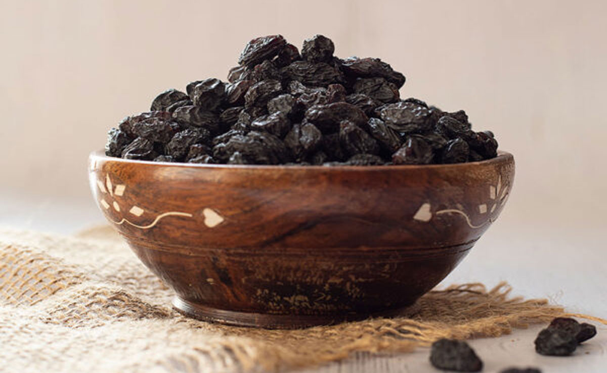 
Black Raisins are beneficial in these problems, know the right time and way to consume them