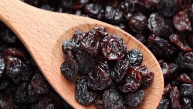 Black Raisins are beneficial in these problems, know the right time and way to consume them