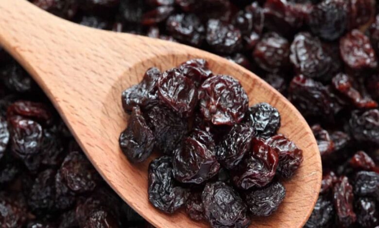 Black Raisins are beneficial in these problems, know the right time and way to consume them