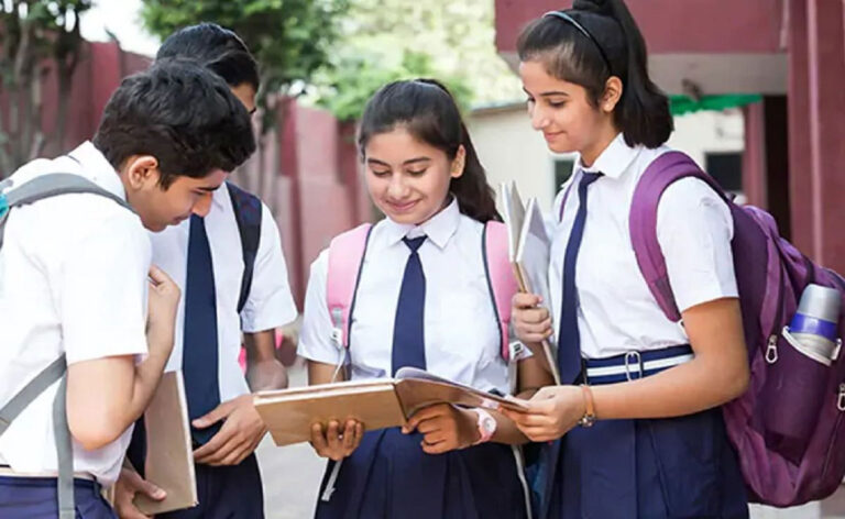 CBSE ने 2025 में 10वीं और 12वीं के लिए पाठ्यक्रम में 15 फीसदी कटौती का दावा करने वाली रिपोर्टों का खंडन किया