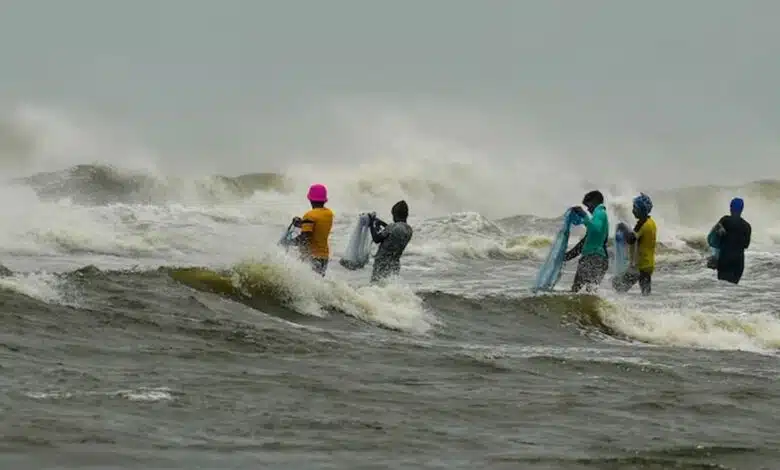 Alert issued regarding heavy rain in many areas including Chennai due to Cyclone Fengal