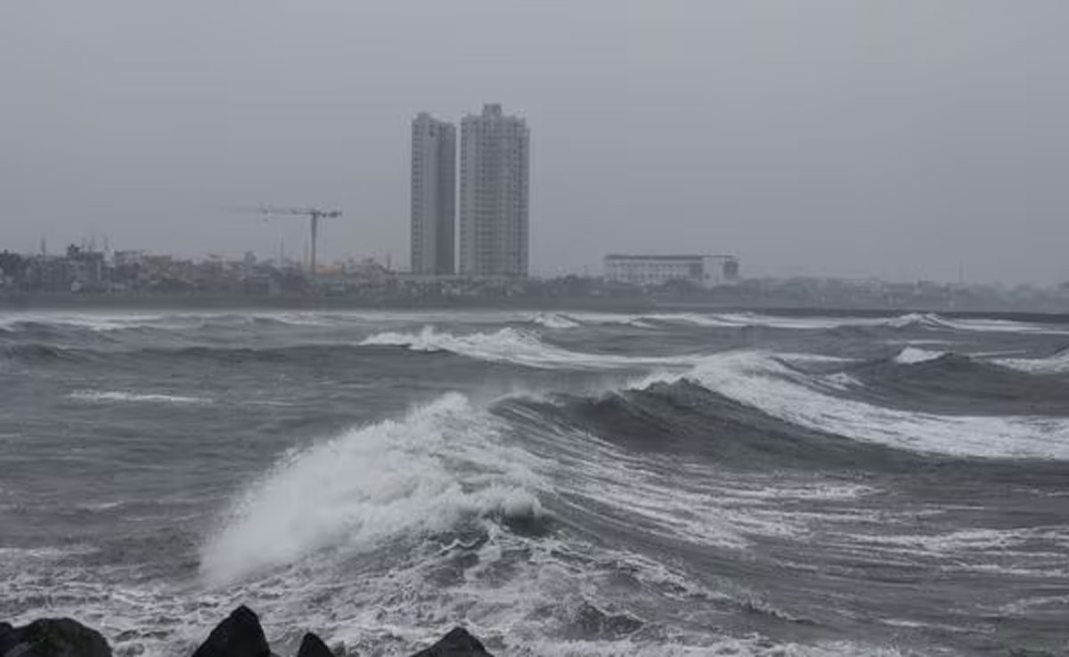 Cyclone Fengal causes heavy rain in Tamil Nadu, Puducherry; schools, colleges closed