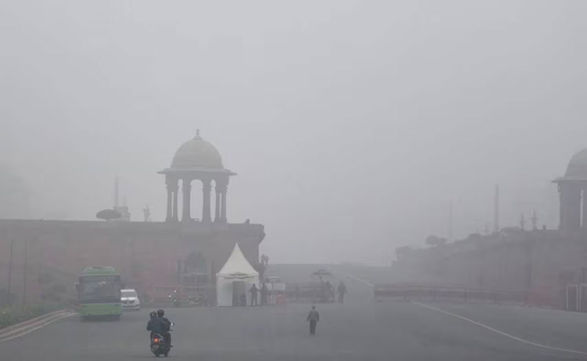 
Thick layer of fog covered Delhi and many parts of North India, visibility dropped to 50 meters.