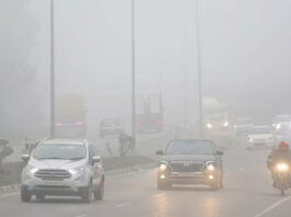 Thick layer of fog covered Delhi and many parts of North India, visibility dropped to 50 meters.