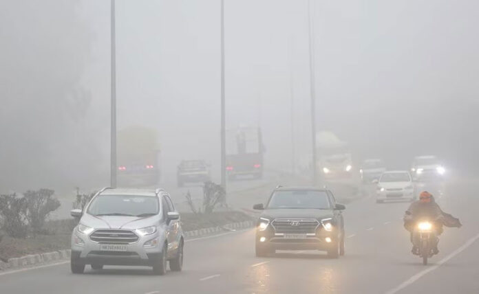 Thick layer of fog covered Delhi and many parts of North India, visibility dropped to 50 meters.