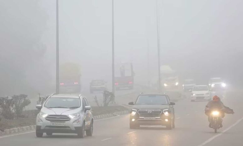 Thick layer of fog covered Delhi and many parts of North India, visibility dropped to 50 meters.